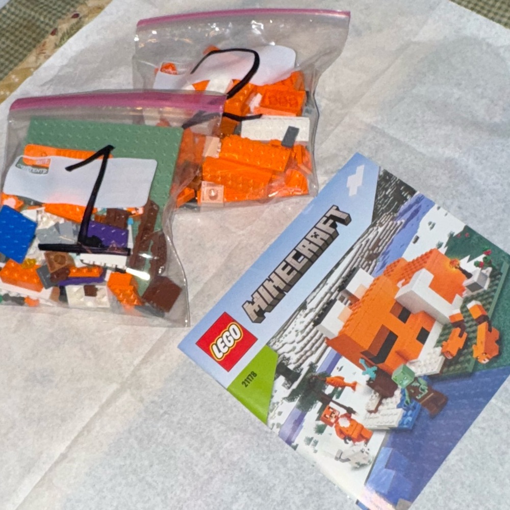 LEGO Minecraft Fox Lodge Set
